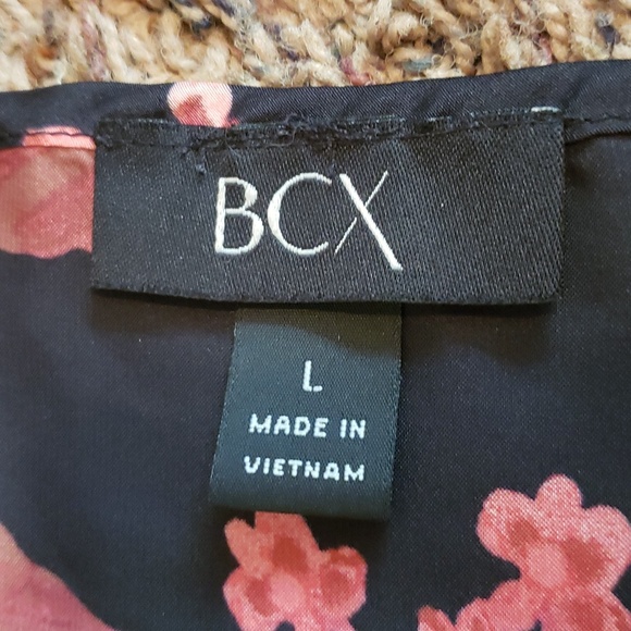 BCX Large Peep Shoulder Floral Blouse Red/Black - Picture 6 of 7